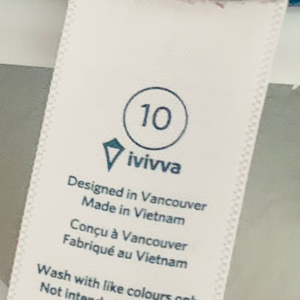 Ivivva reversible split capris - Picture 3 of 6